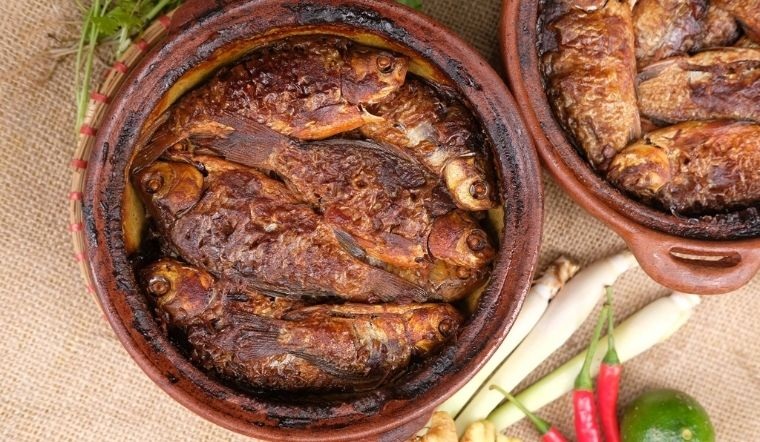 Niêu cá diếc kho