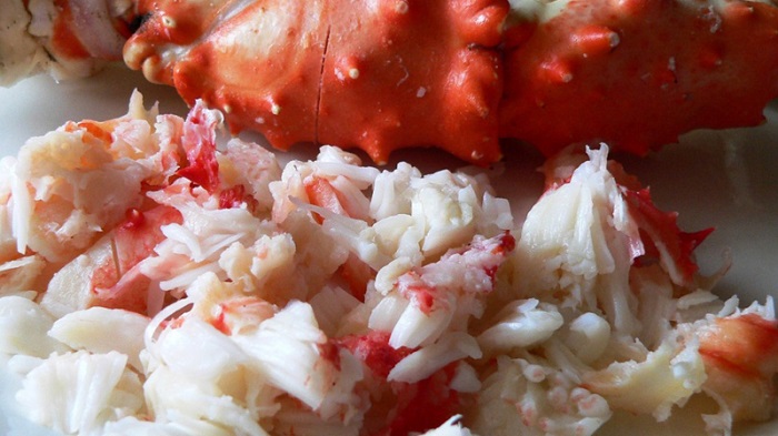 Thành phần chả cua Huế bao gồm những gì?