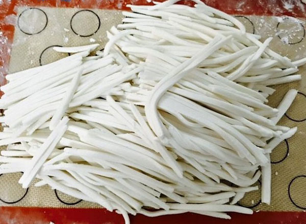 Bánh canh tươi bột lọc đặc sản Huế