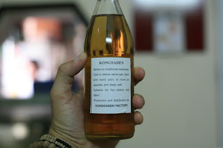 Rượu công sa đẻn Lào2