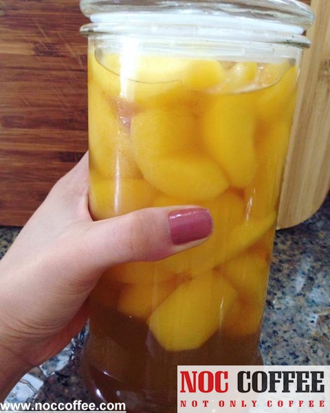 món trà đào tại quán cafe