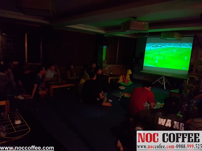 Quán cafe có 2 tầng xem bóng đá