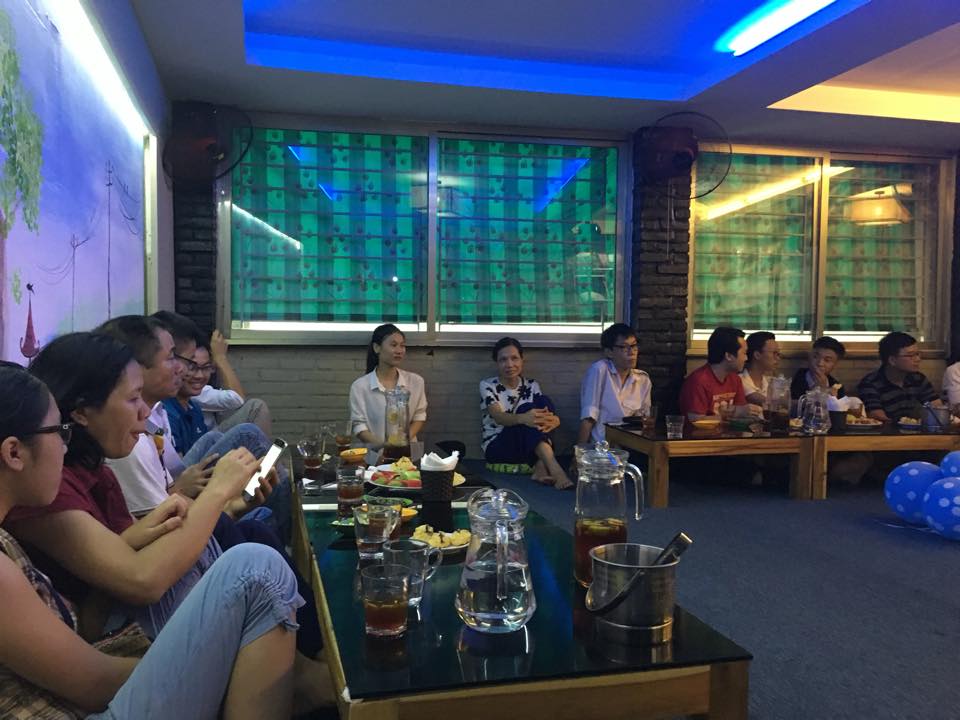 Trung tâm tiếng Anh tổ chức trao thưởng cho Học viên thi điểm cao