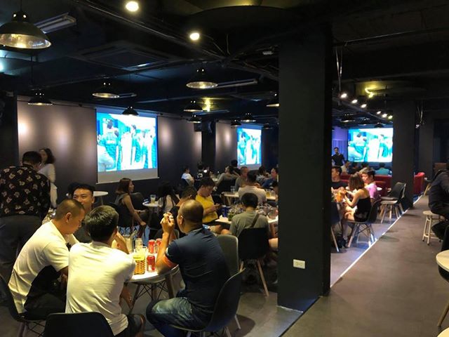 quán cafe bóng đá nhiều màn hình