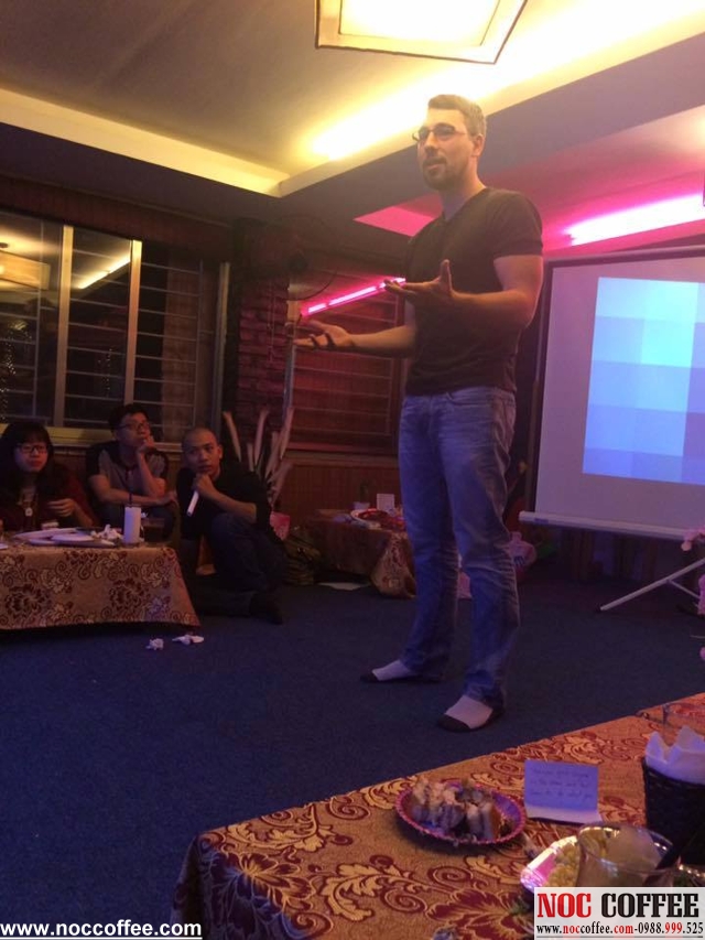 Câu lạc bộ tiếng anh có giảng viên nước ngoài